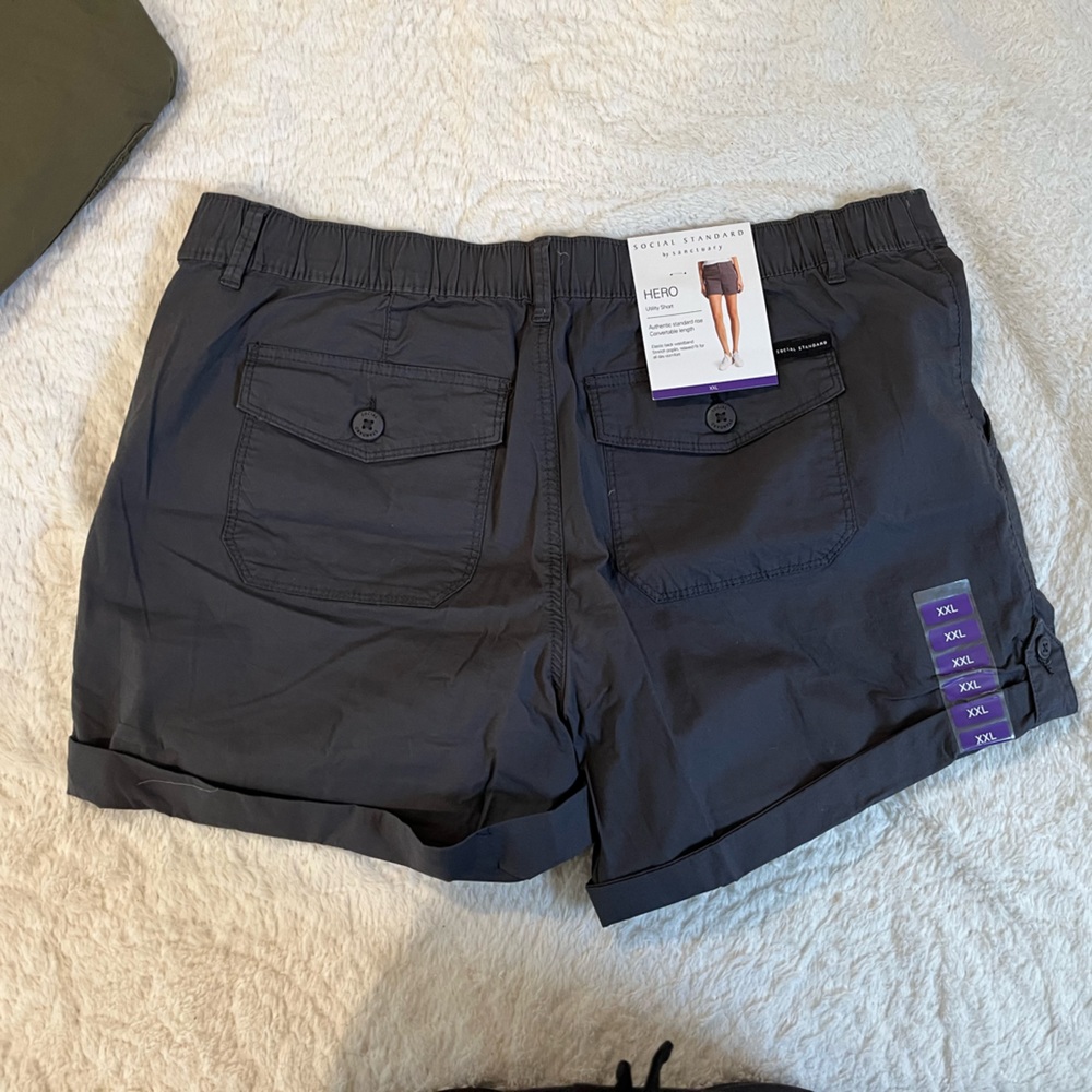NWT Utility Short with Pockets - Picture 3 of 4